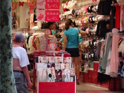 瑞丽达人内衣店铺展示