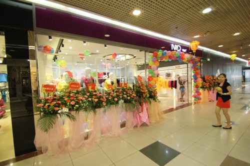 娜璐多女装店铺形象