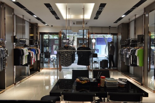 卡法里纳男装店铺展示