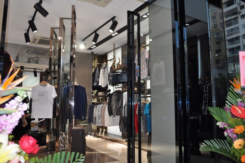 卡法里纳男装店铺展示