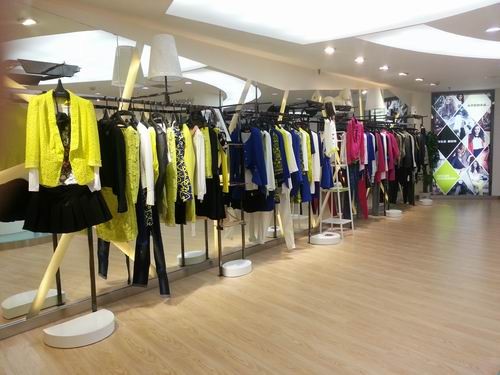 维艾女装店铺形象