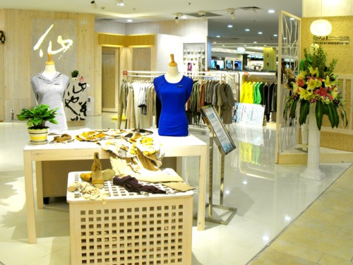 仙也慕女装店铺展示