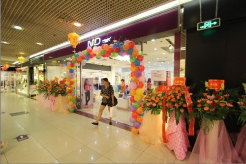 香港娜璐多服饰女装店铺形象