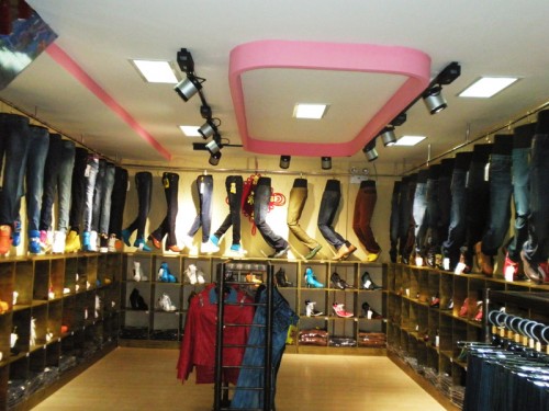 传奇牛仔店铺形象