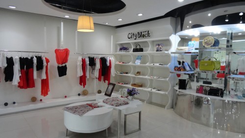 城市部落女装店铺展示