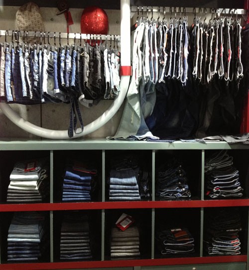 华斯牛仔店铺展示