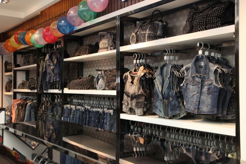 银轩牛仔店铺形象