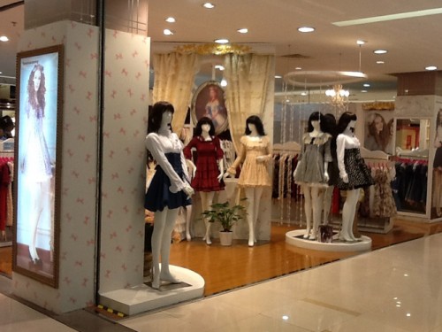 涵朋情缘女装店铺形象