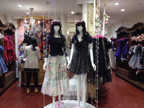 涵朋情缘女装店铺形象