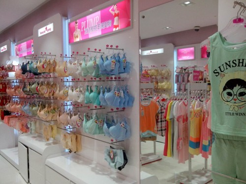 浪漫春天内衣店铺形象