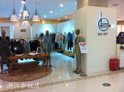 丽诺雅格女装店铺展示