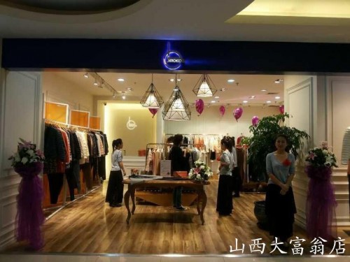 丽诺雅格女装店铺展示