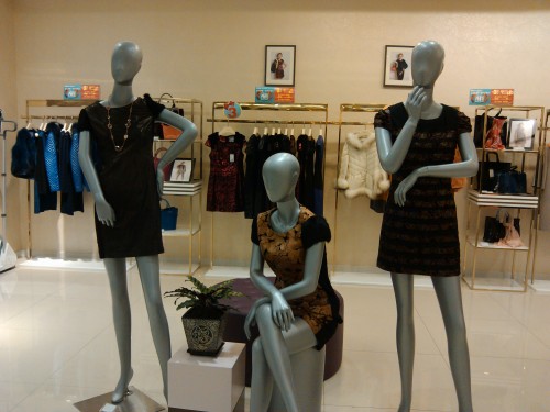 COCOLAN女装店铺展示