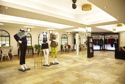 依梦国际女装店铺展示