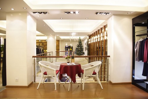 依梦国际女装店铺展示