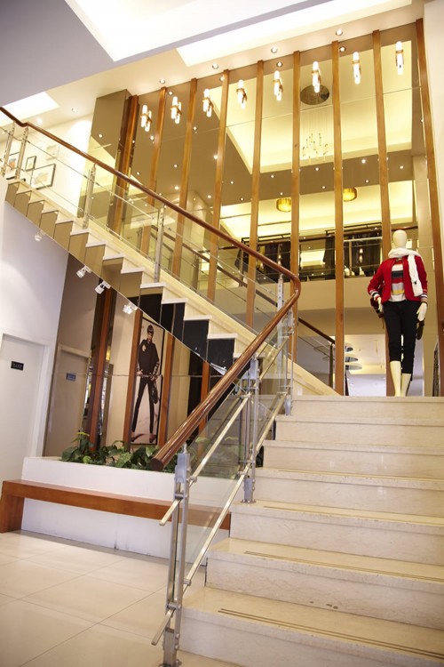 依梦国际女装店铺展示