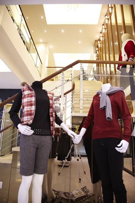 依梦国际女装店铺形象