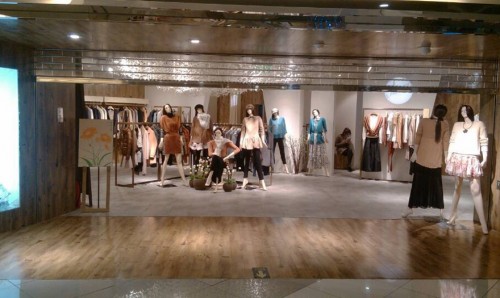 艺之卉女装店铺展示
