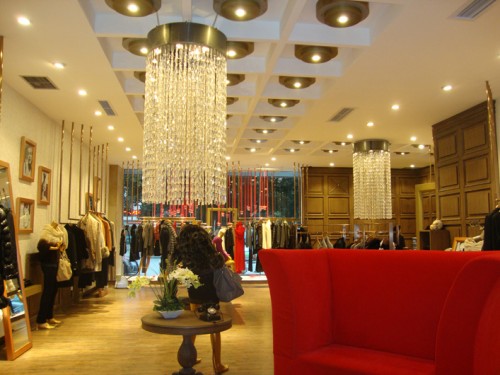 艺之卉女装店铺展示