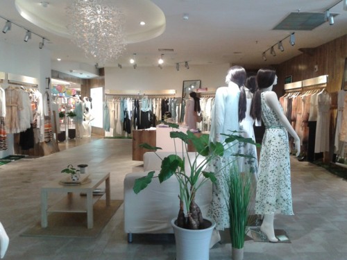 艺之卉女装店铺展示