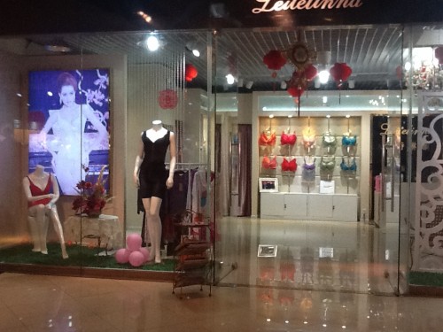 蕾特琳娜内衣店铺展示