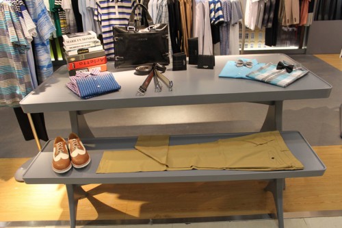 自由鸟女装店铺形象