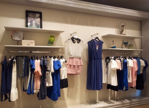 芭藜衣都女装店铺形象