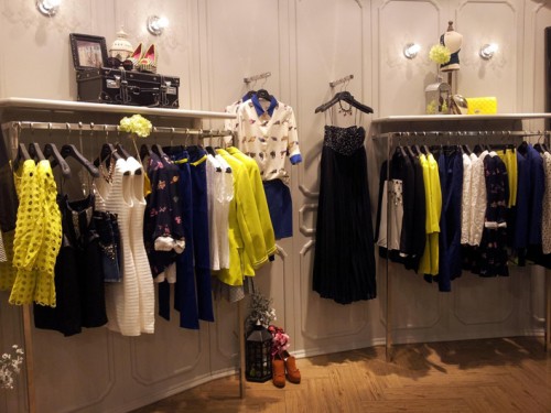 芭藜衣都女装店铺形象