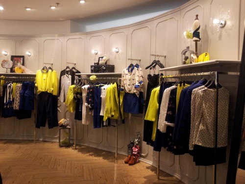 芭藜衣都女装店铺形象