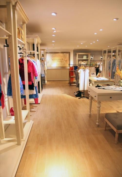 万泽丰女装店铺展示