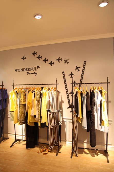 万泽丰女装店铺展示