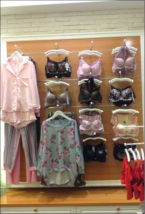 6+SIXPLUS内衣店铺展示