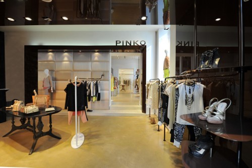 Pinko女装店铺展示