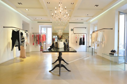 Pinko女装店铺展示