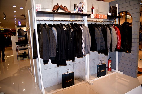 波士王子男装店铺形象