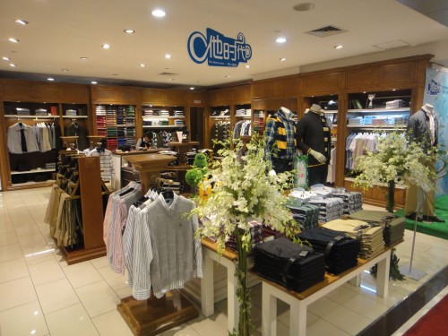 圣大保罗男装店铺展示