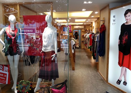 曼茜纱女装店铺展示