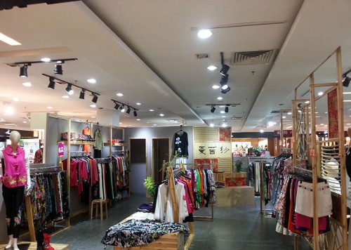 曼茜纱女装店铺展示