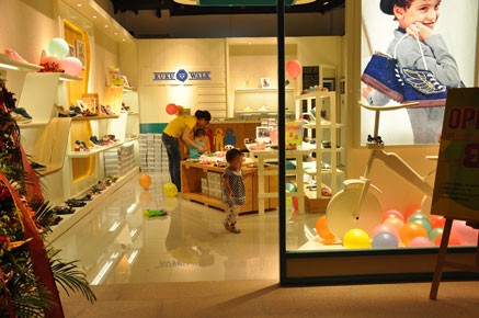 酷酷沃可童装店铺展示