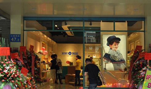 酷酷沃可童装店铺展示