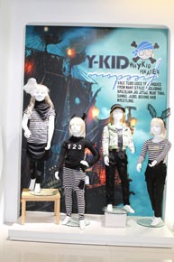 外奇童装店铺形象