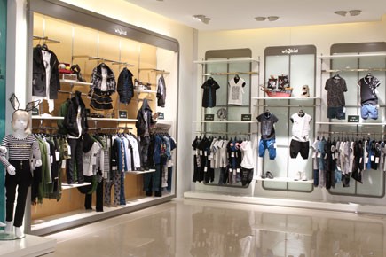 外奇童装店铺形象