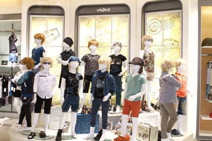 外奇童装店铺形象