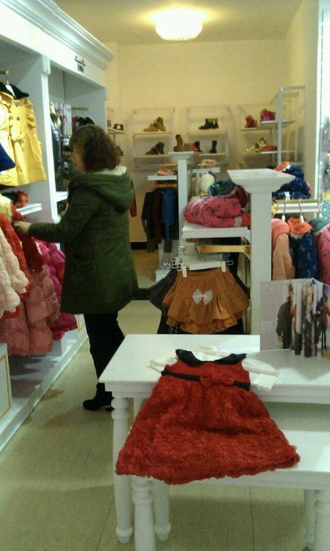 尼斯兔童装店铺展示
