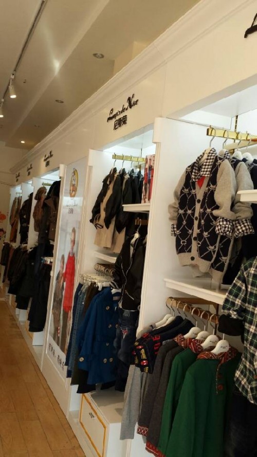 尼斯兔童装店铺形象
