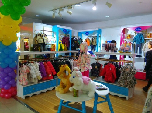 迪士尼童装店铺形象