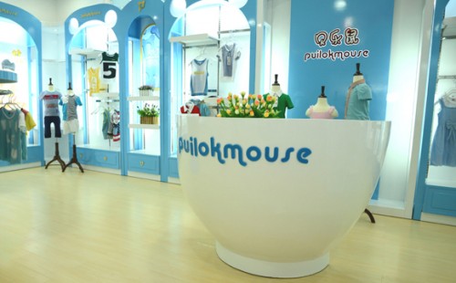 贝乐鼠童装店铺展示