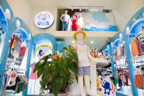贝乐鼠童装店铺展示