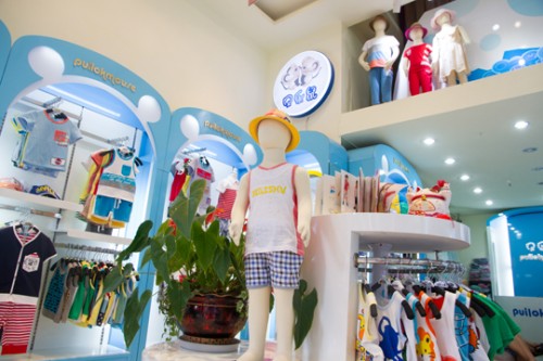 贝乐鼠童装店铺展示