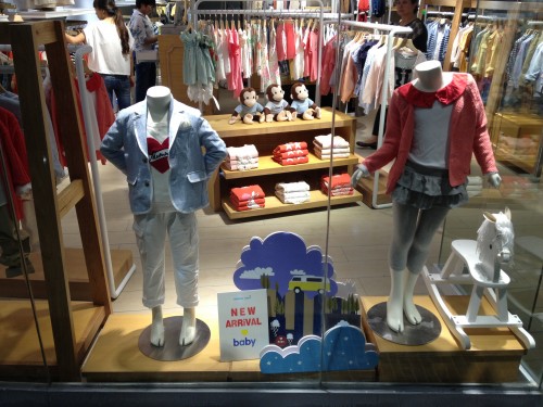 香蕉宝贝童装店铺展示